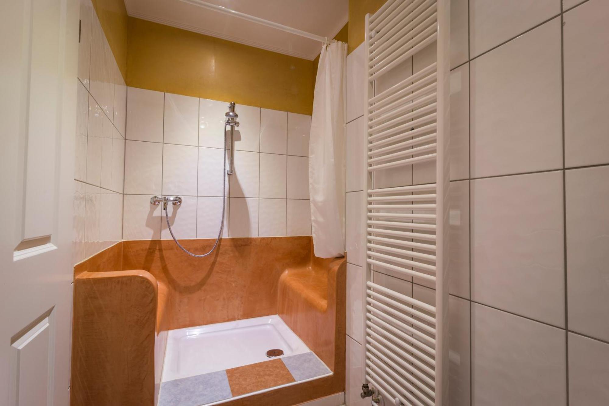 Hotel Am Markt ساربورغ الغرفة الصورة